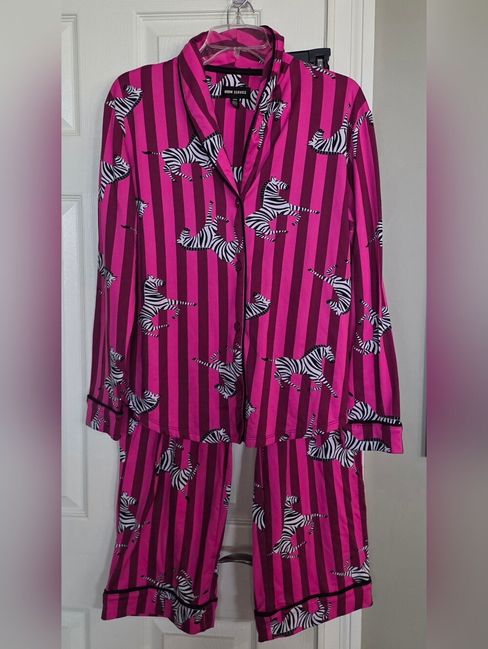 Room Service 2 Piece Fuschia Zebra Print Long Sleeve Pajama Set Medium